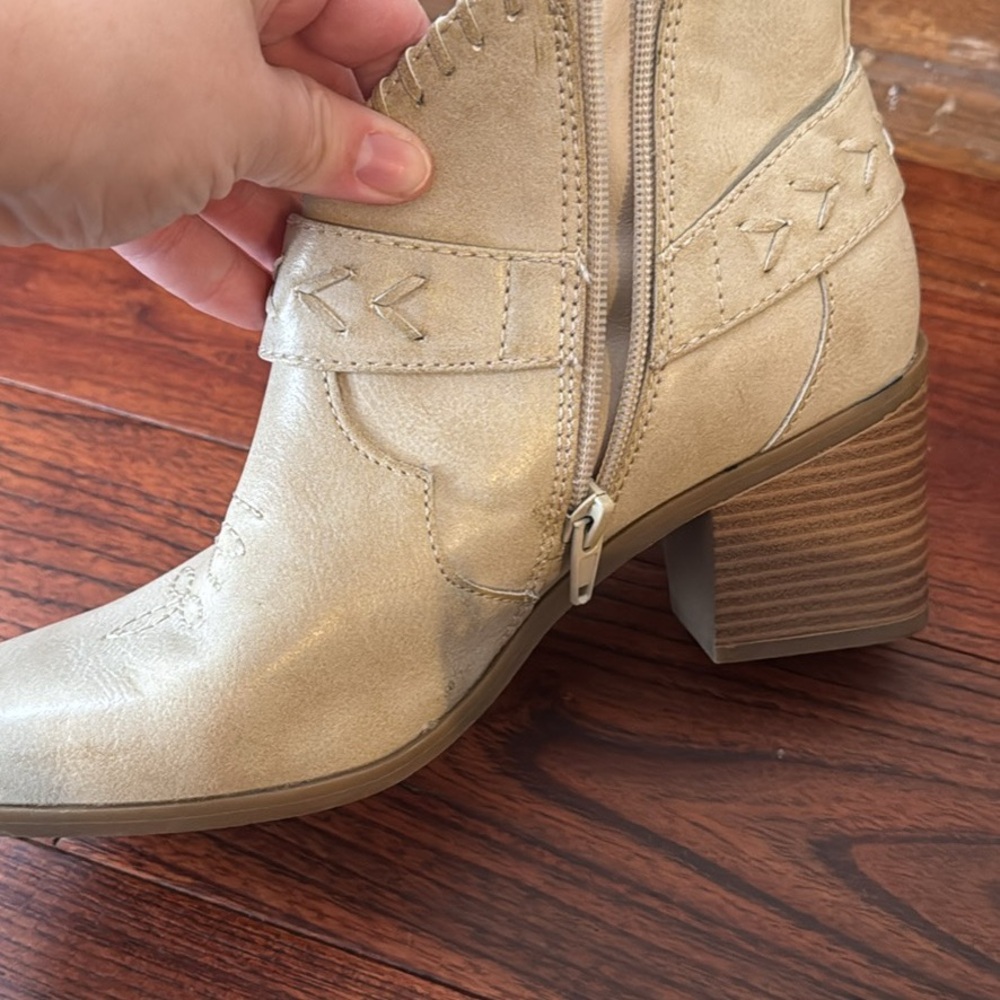 Frye and Co. Womens Palma Stacked Heel Booties, Stone 6.5 - Picture 6 of 6